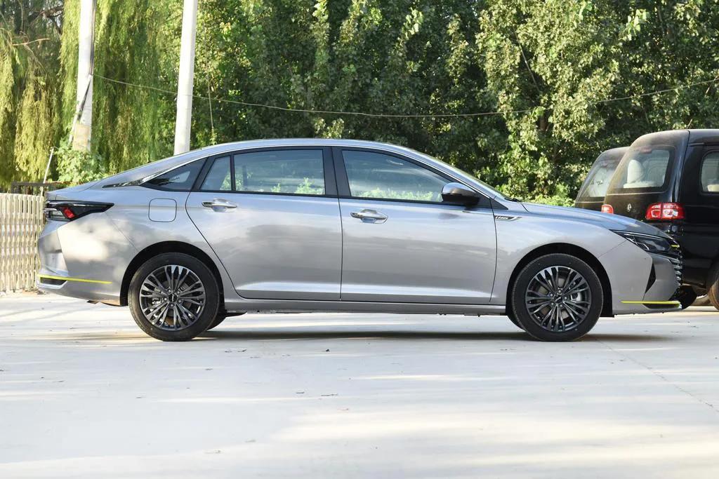 国产新能源轿跑十万,比较好的油电混动轿跑