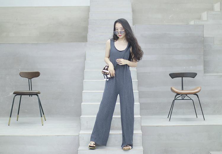 穿上即陷进柔软的「纸片人」背带裤，一封写给夏天的慵懒情书