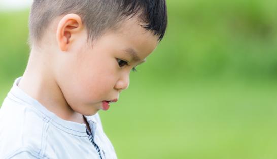 孩子摸*处私**、夹腿、蹭被子，这几个小细节，父母千万别忽视