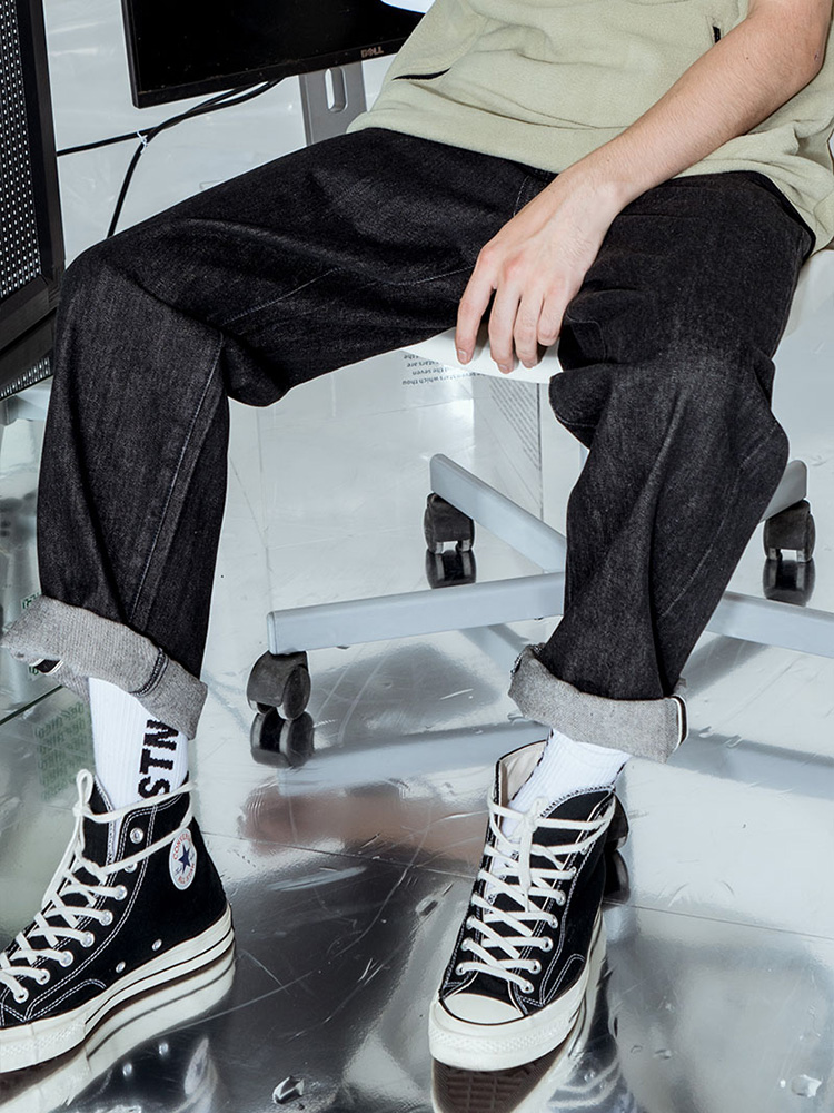 秋冬外套适合搭宽松牛仔裤,秋冬微喇牛仔裤搭配外套