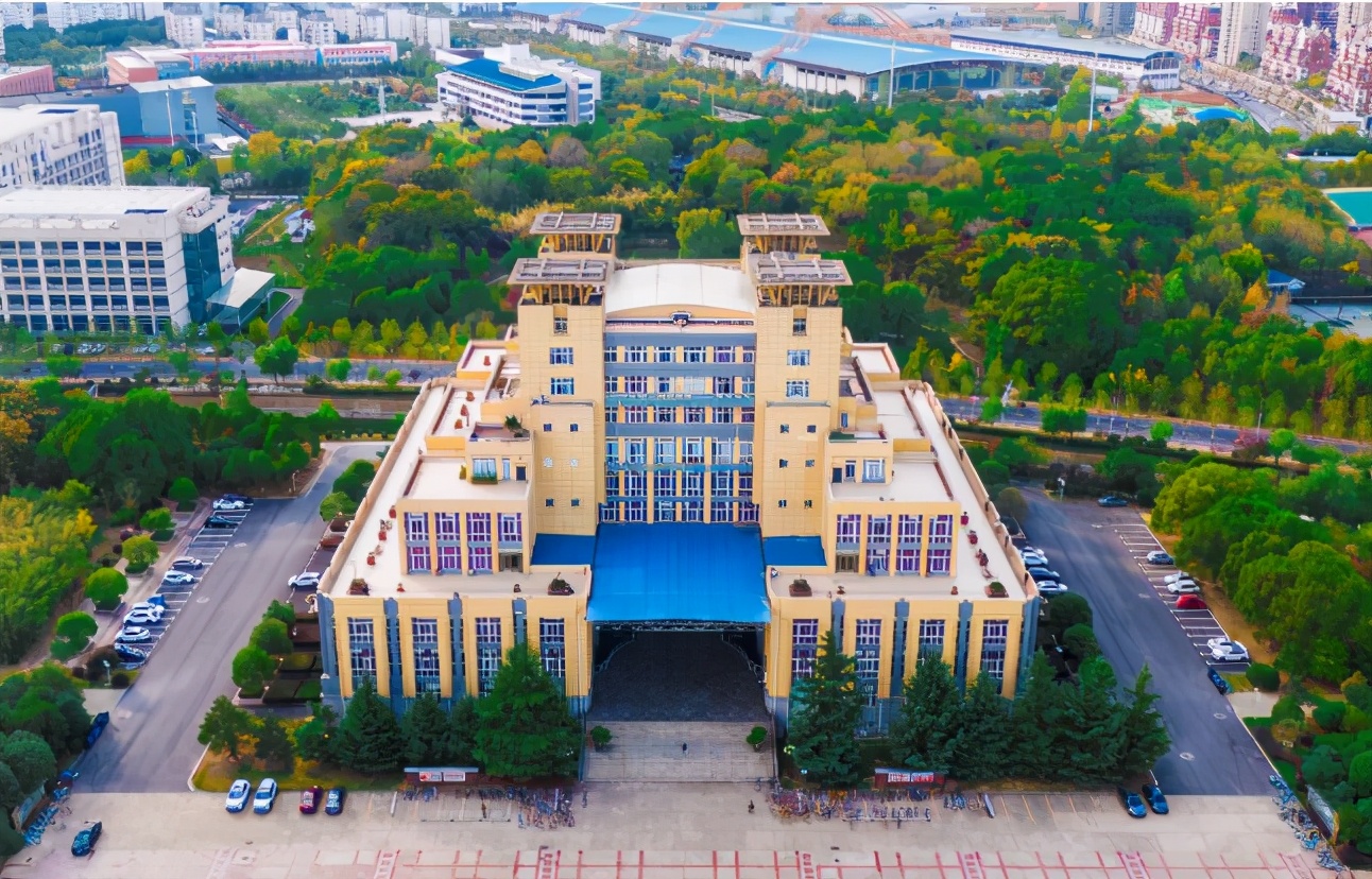 牛！江汉大学“超火”学院：坐拥一流专业，还频频斩获全国大奖