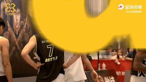 这么脏？扫堂腿+铁肘！曹芳队友与前*疆新**野球外援爆发冲突