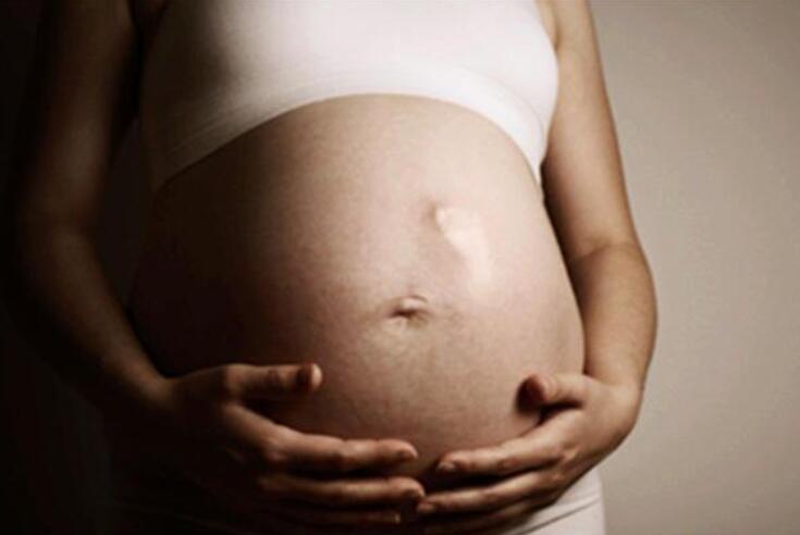 孕妇第一个月闻到了油漆流血,孕妇闻了油漆味补救