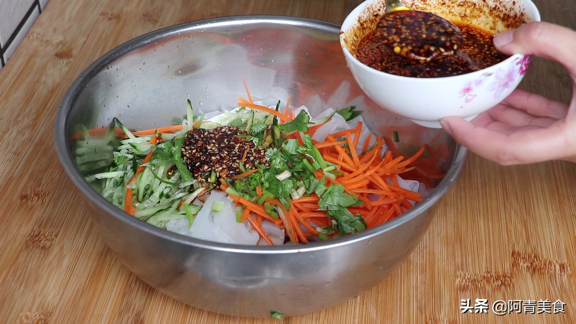 凉皮最简单快速做法不揉面不洗面,凉皮新做法不用洗面不用揉面