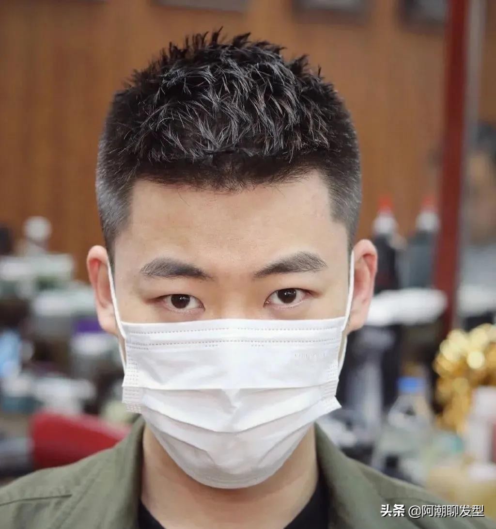 男生发型2020流行发型立着的,男生发型2020流行发型纹理烫教程