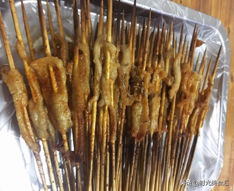 五元的烧烤羊肉串多少肉,小烧烤店羊肉串才2元是真羊肉吗