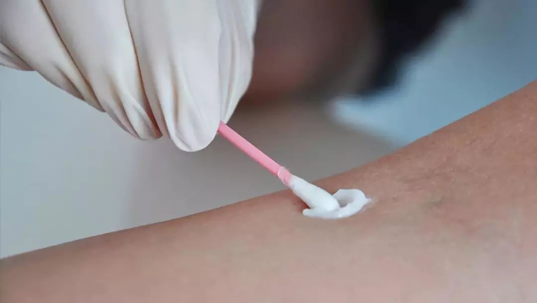 染发前需要洗头吗怎么染,染发要怎么染才能让头发变黑