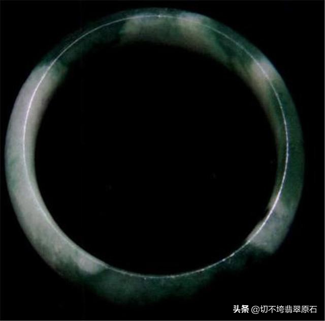 油青翡翠属于高档吗,油青翡翠毛料值钱吗