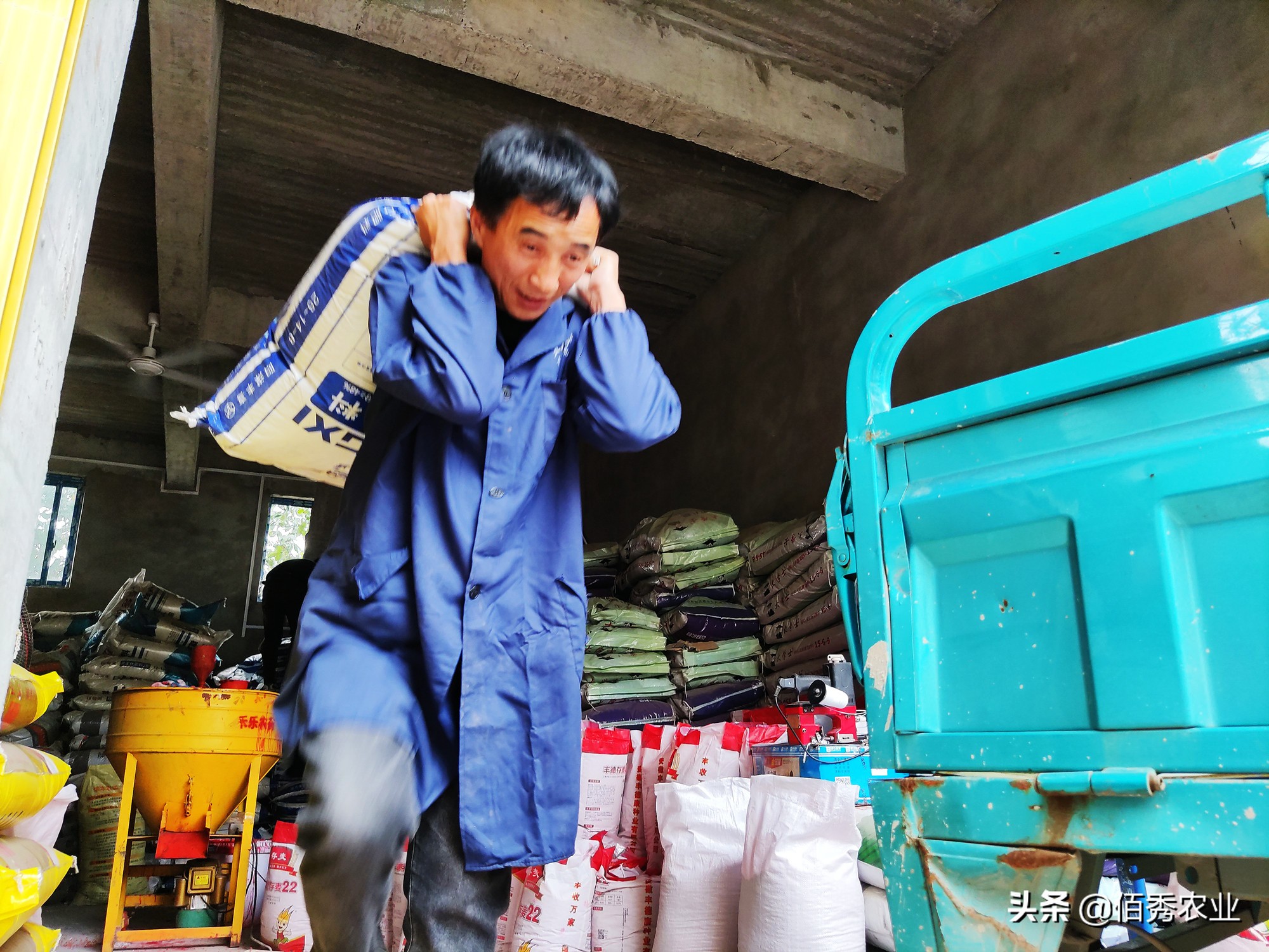 现在农村承包200亩地种玉米能行吗,承包土地种玉米收入咋样