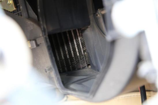 空调室外机冷凝器结霜是什么原因,空调管子结霜一会就化了怎么回事