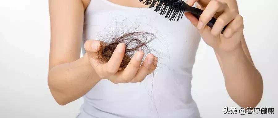 每次梳头发都掉一大把头发怎么办,头发一大把一大把掉是什么原因