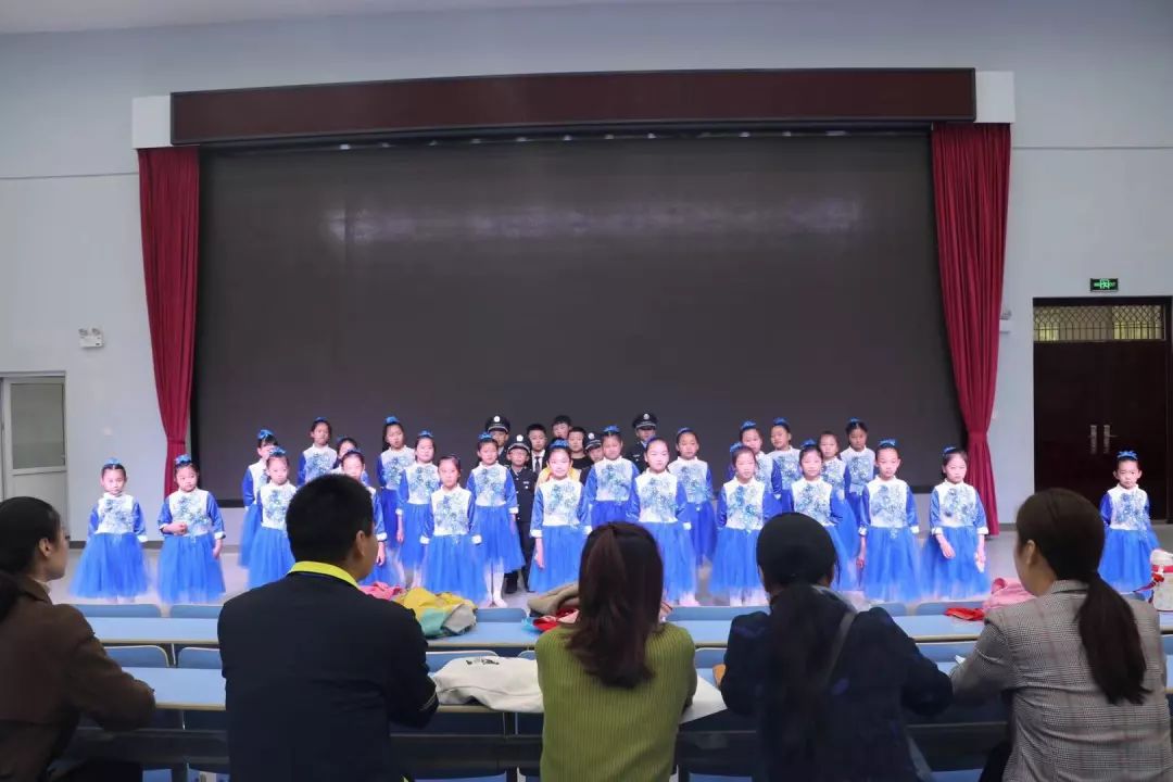 《纸风车》搬上大舞台法治副校长担新责——宿州埇桥区检察院创新开展法治进校园宣传工作