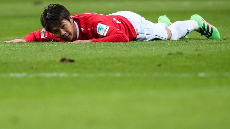 旅欧名将揭幕战斗法伊涅斯塔大阪樱花10号目标“登船”