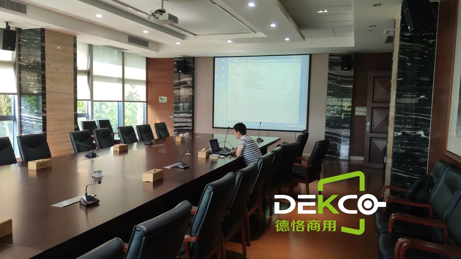 macbookair和电视无线投屏,苹果笔记本怎么无线投屏到投影仪