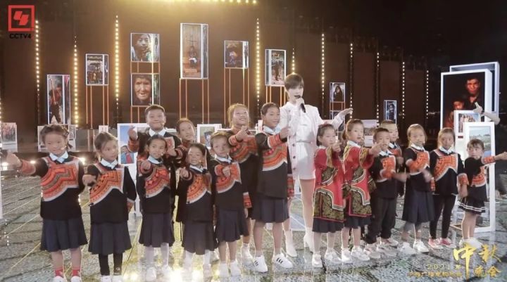 央视boys合体献唱平凡之路,boys唱平凡之路