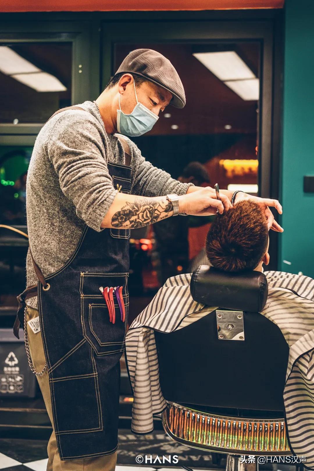 武汉神秘三角地，马路牙子上的通宵派对