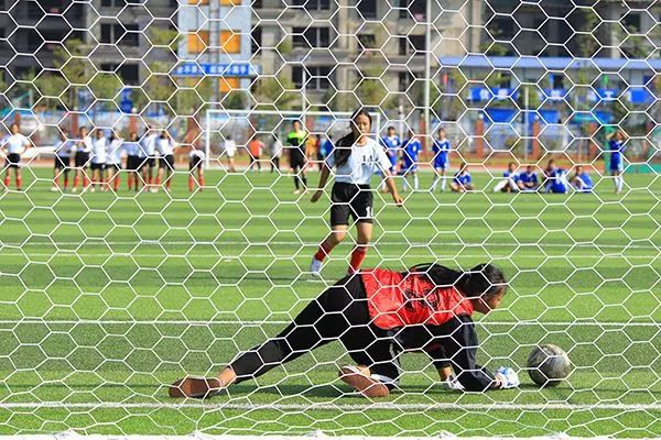 怀揣中国足球梦汗洒校园绿荫场——西昌市第九届中小学生足球赛圆满收官