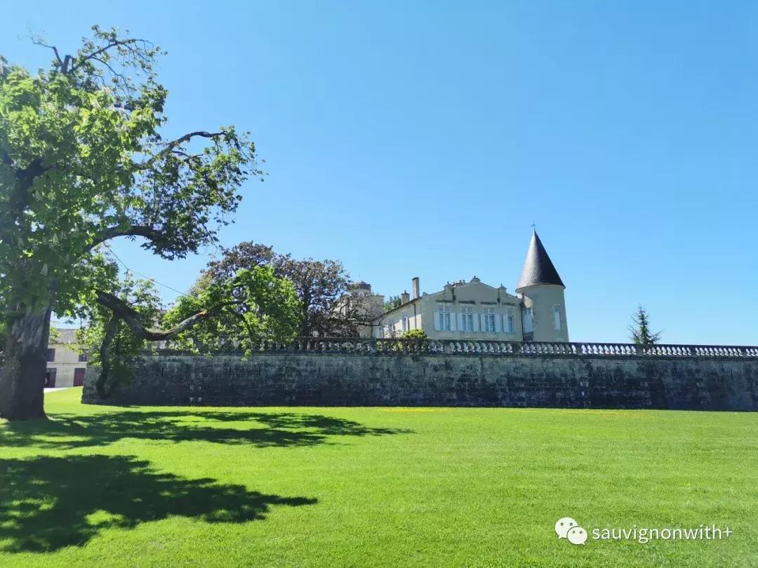 「酿酒师专栏」在拉菲点上蜡烛喝酒我内心是复杂的