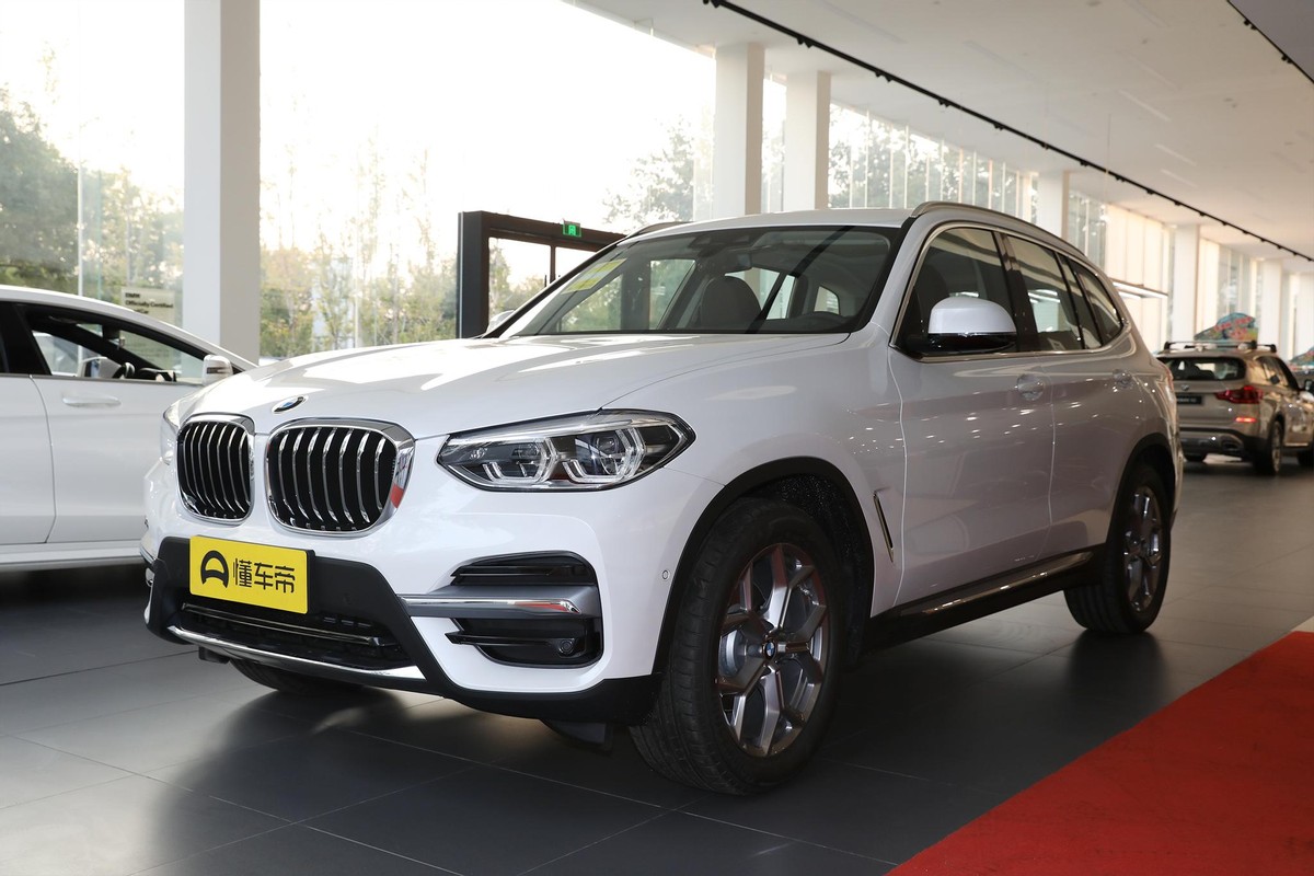 宝马x3后尾灯两边缝隙不一样,宝马x3后尾灯撞坏多少钱