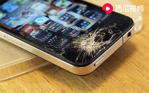 屏碎膜不碎,手机钢化膜真是“智商税”?西瓜视频聊数码配件