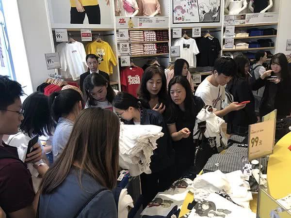 买一件t恤不过分吧,一件t恤上万的