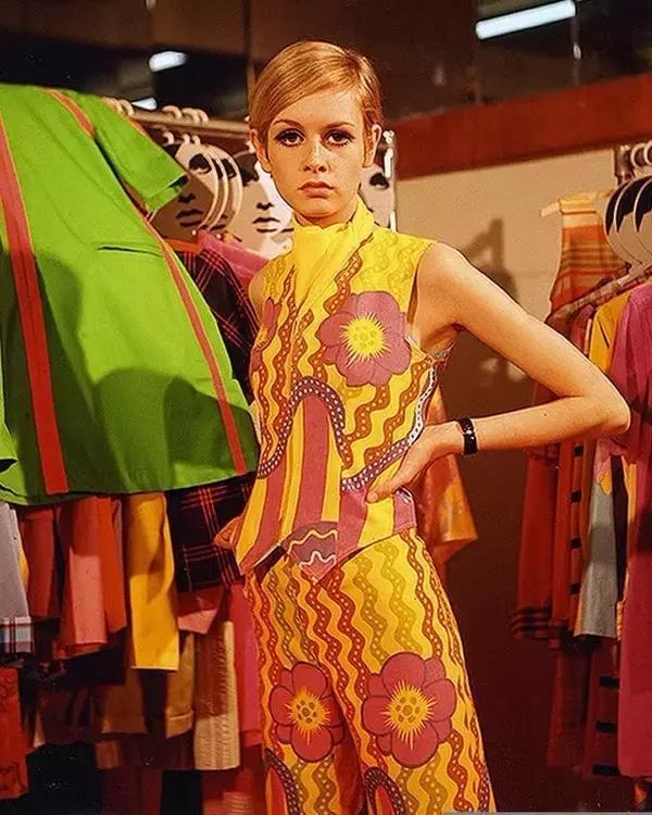 1960s鑻卞浗鏃跺皻,绾㈣壊濂楄鍏崄骞翠唬