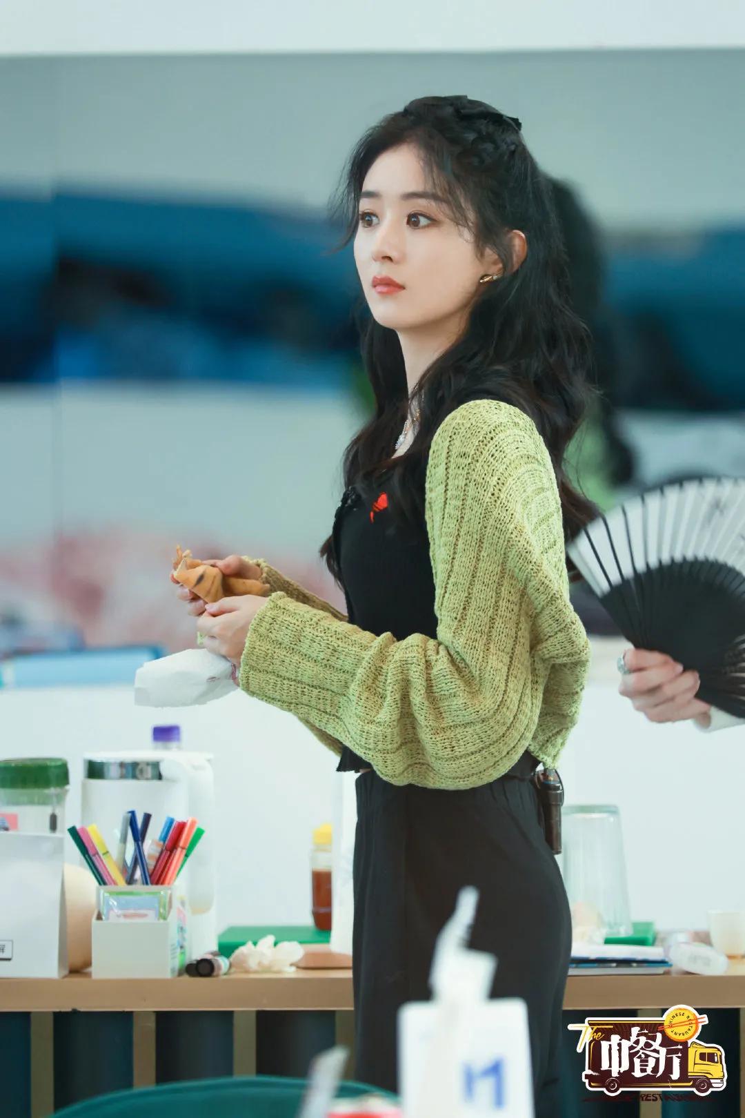 明星同款针织衫日常穿搭,秋天衣服推荐女毛衣