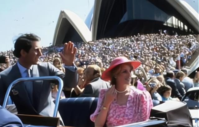 1983年戴安娜带小威廉出访澳洲，母子大出风头，查尔斯沦为背景板