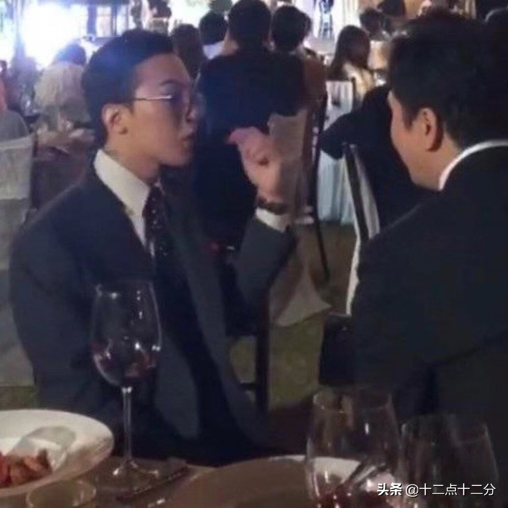 权志龙姐姐的品牌2021年服装走秀,杨颖穿权志龙联名衣服