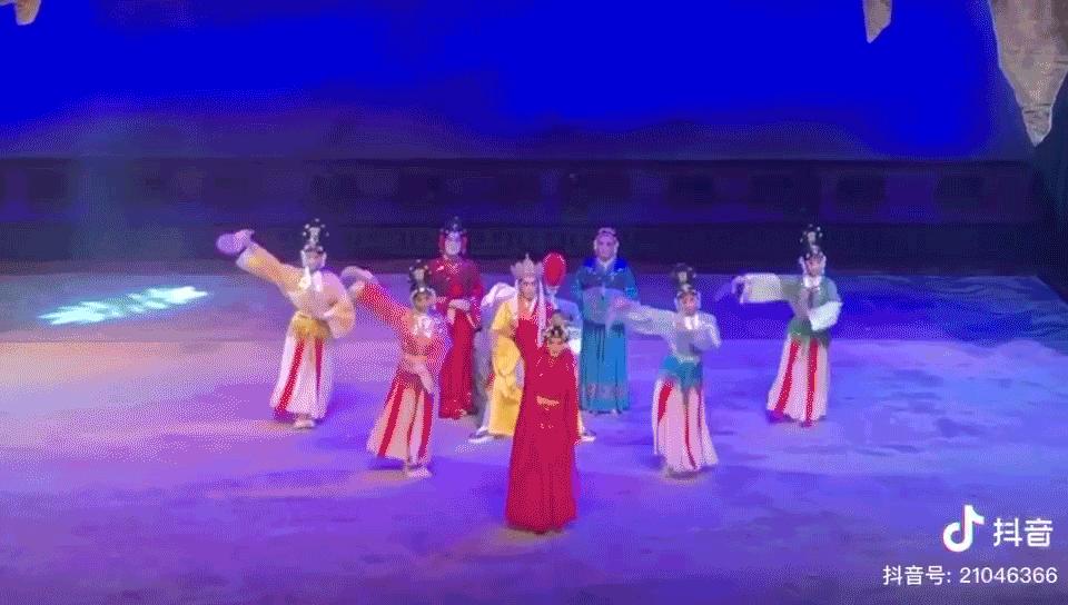 作为一个“美盲”,夸人的时候我连形容词都找不好