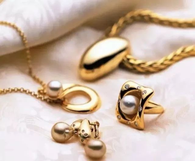 铂金钻戒一直佩戴会有磨损吗,黄金戒指戴久不亮怎么办