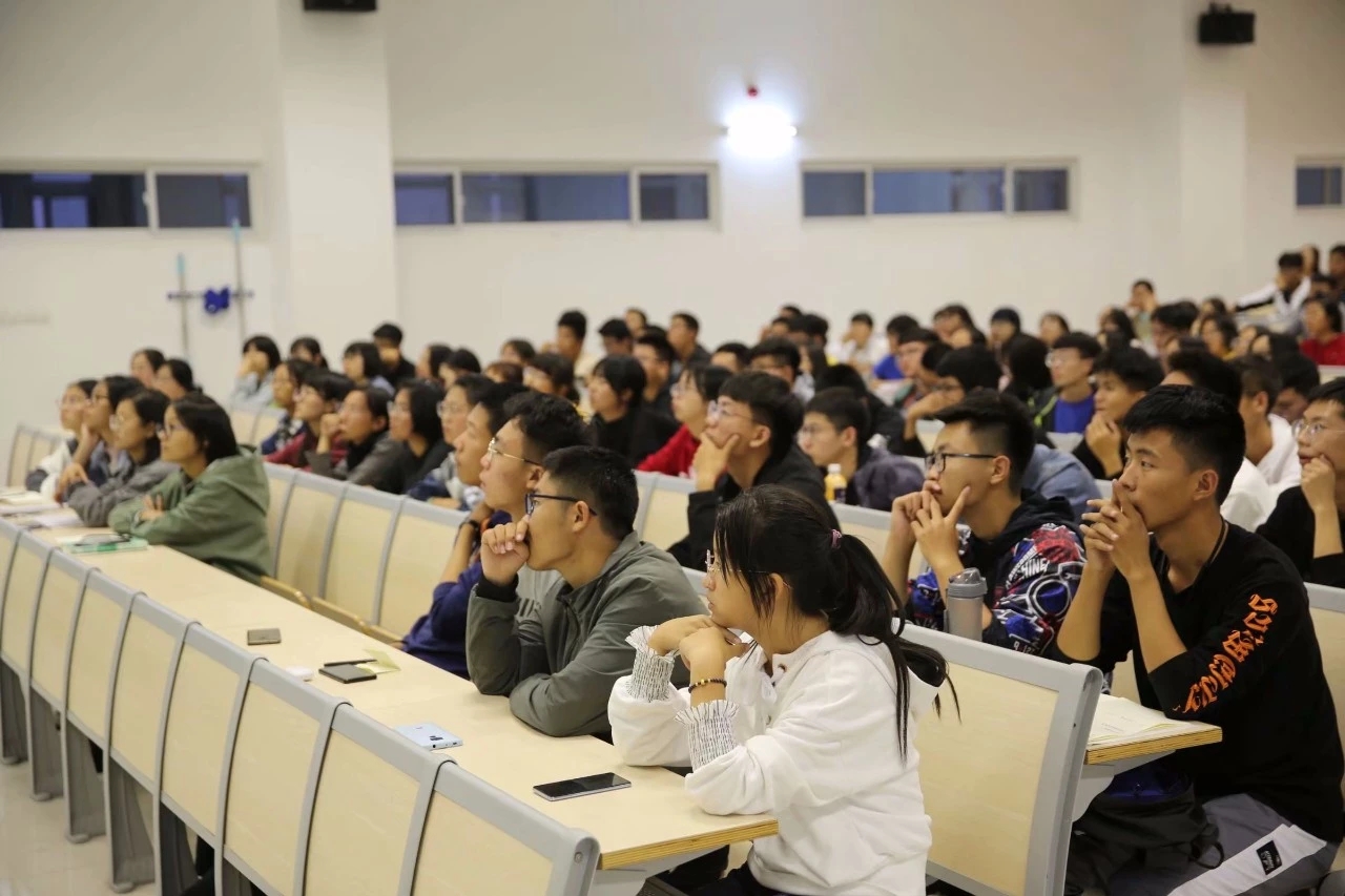 PPT高逼格动画模板制作：240集视频教程+5000教师模板，送你参考