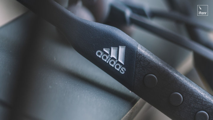 阿迪达斯头戴式运动耳机有降噪吗,阿迪达斯半入耳耳机