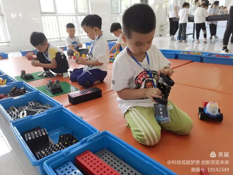 三明市青少年机器人竞赛火热开启,科技科普讲解大赛机器人