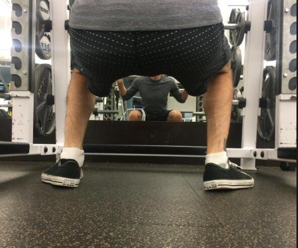 关于深蹲的常见迷思和误解,深蹲注意事项和细节