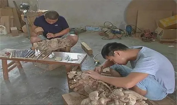 广西300万木雕雄狮,200万左右的雄狮木雕