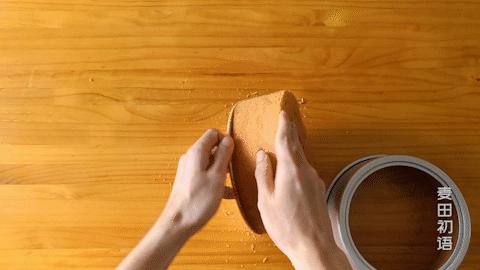 戚风蛋糕凹底和塌陷是怎么回事,做戚风蛋糕不塌陷的秘诀是啥