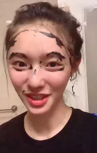 新晋美妆红人林允揭晓肌肤奥秘,美妆博主林允香奈儿