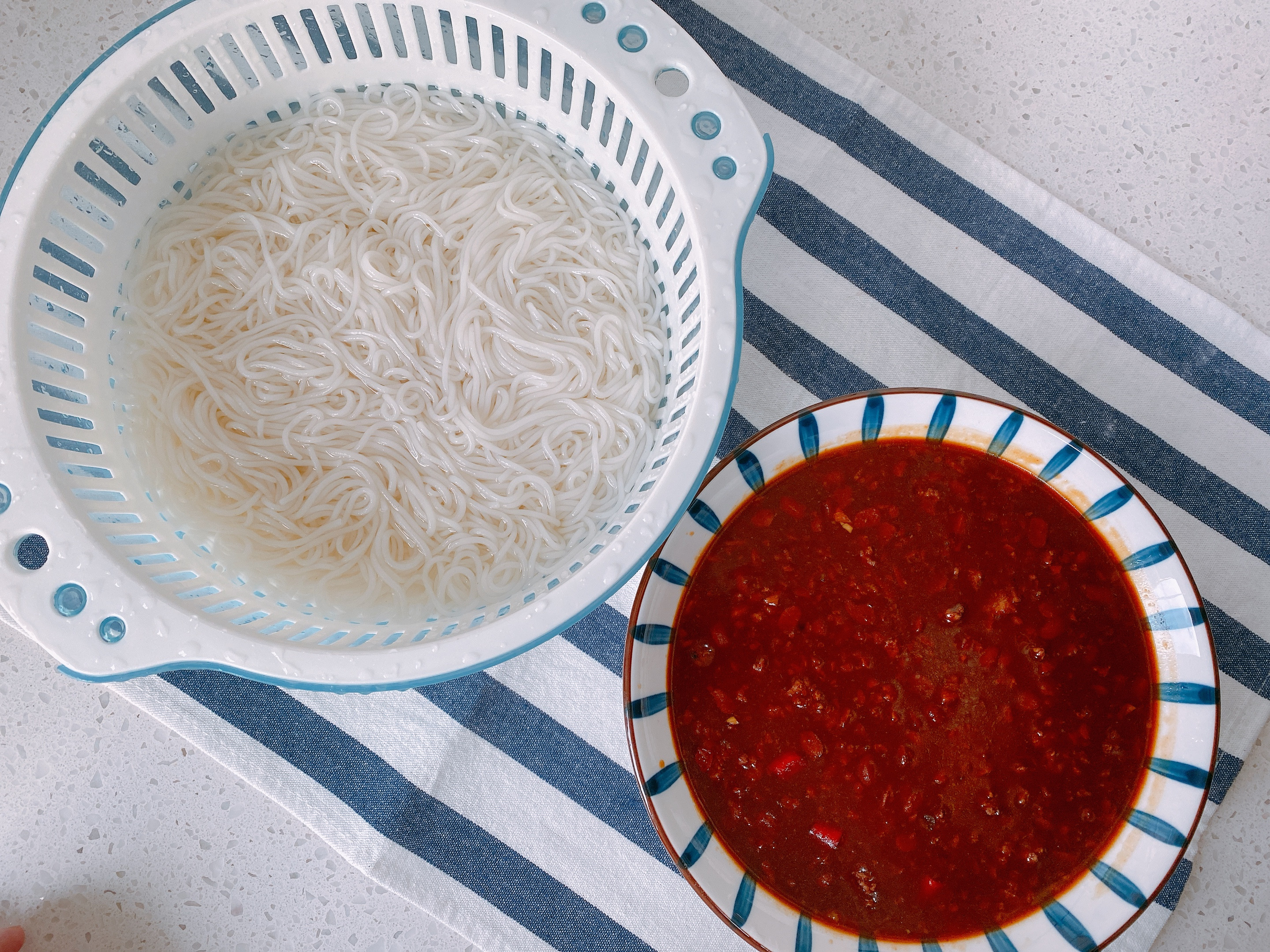 米粉炒粉怎么煮才好吃,在家做三鲜米粉最简单的方法