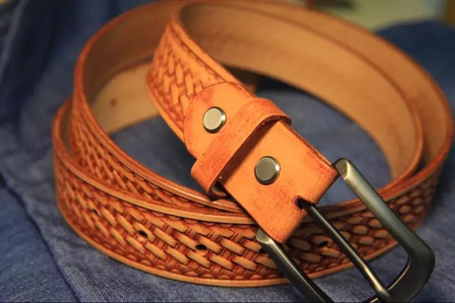 能给圣诞老人换衣服?这个圣诞嘉年华在搞什么名堂?!