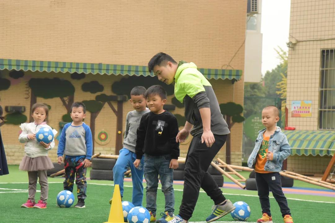 获省优质幼儿园喜报,被评为区示范幼儿园喜报