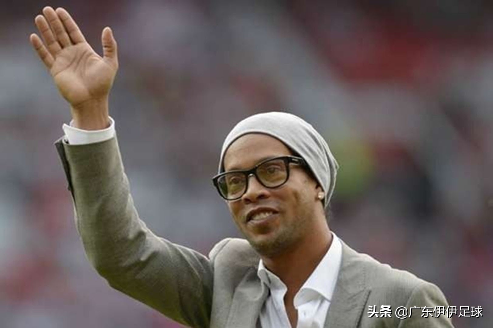 小罗足球精灵魔法时刻,小罗极致过人节奏球感