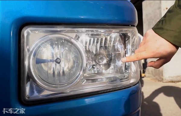 逆变器220伏300瓦变800瓦大货车专用,大功率液晶货车车载逆变器