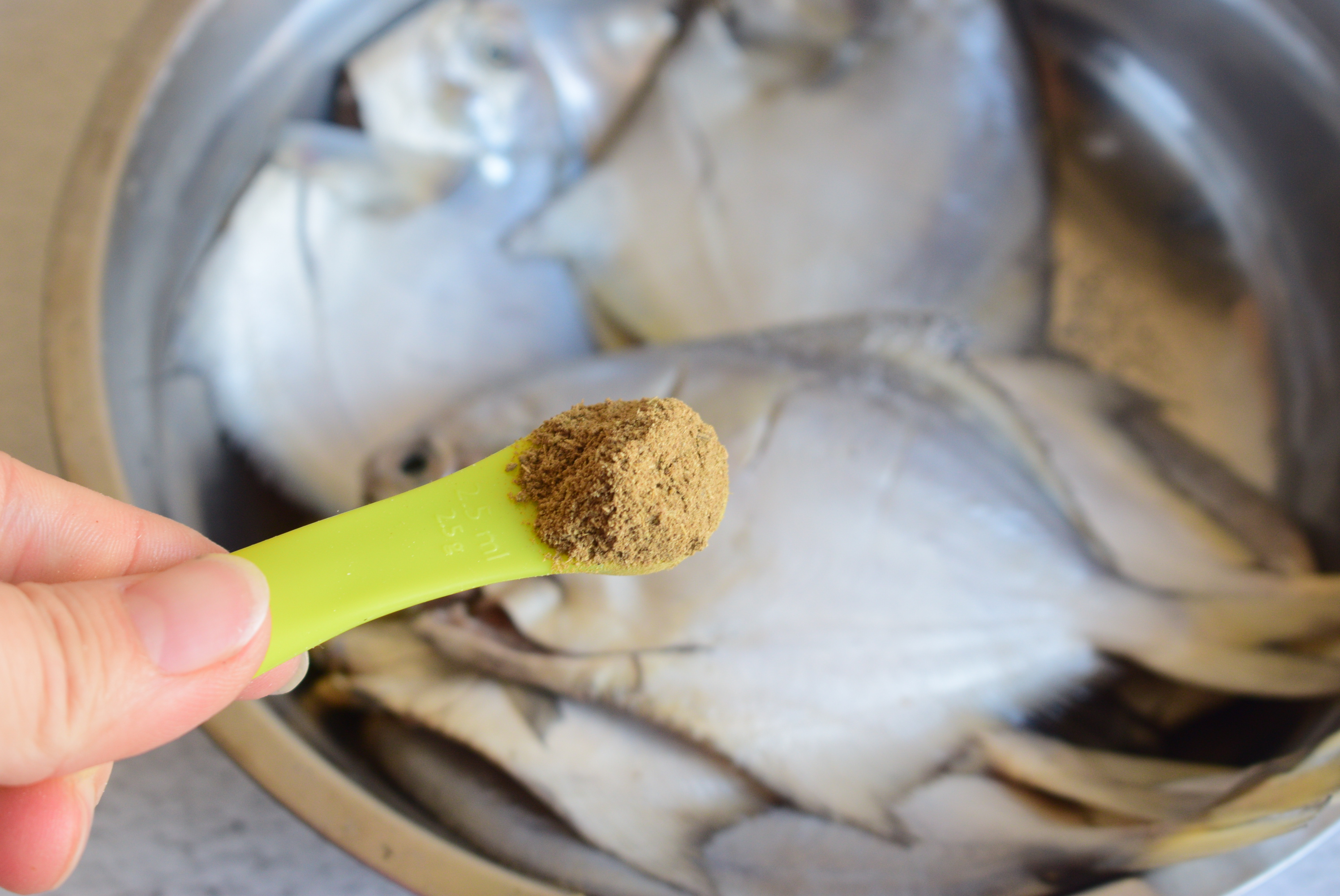 麻辣鲜香的烤鱼在家就能轻松搞定,在家做的烤鱼比外面餐馆的还好吃