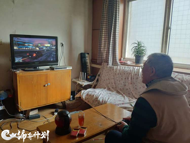 老年玩家玩游戏,老年人玩谁是卧底游戏