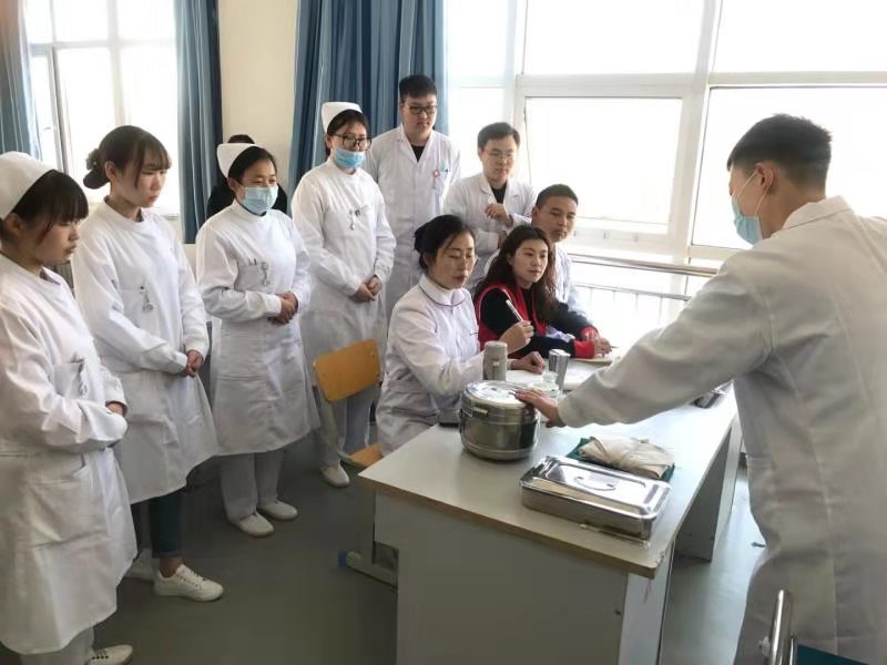 中专护士和卫校的区别,中专护士和大专护士工资相差多少