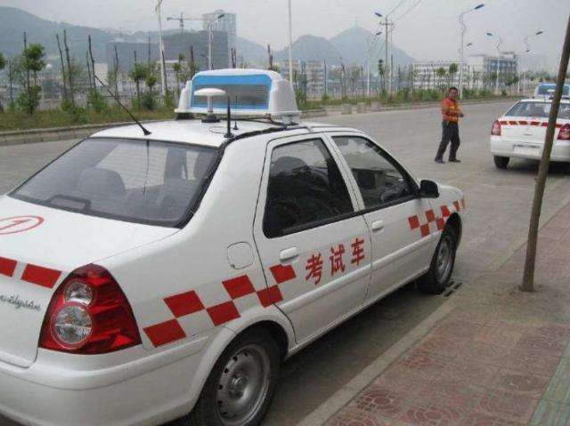 科目三靠边停车技巧及详细讲解,科目三靠边停车的方法和技巧图解