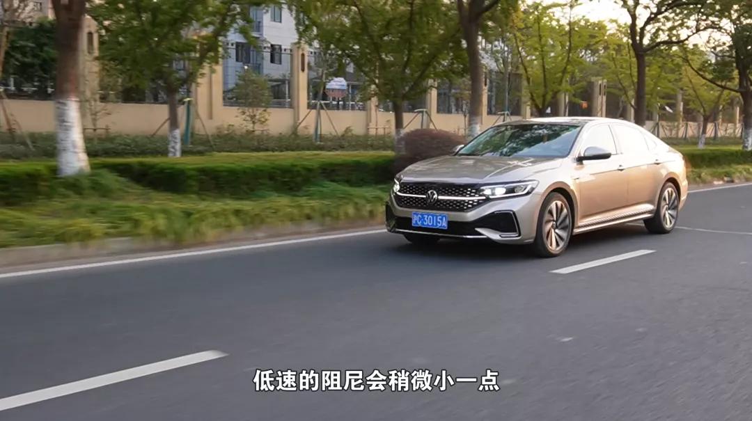 雅阁1.5t和天籁2.0t对比测评,21款天籁对比新款雅阁