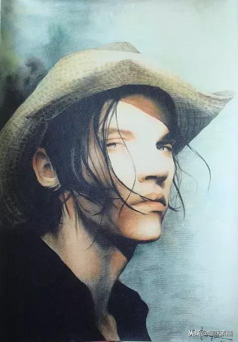 超精细彩铅人像素描,简单又漂亮的彩铅插画