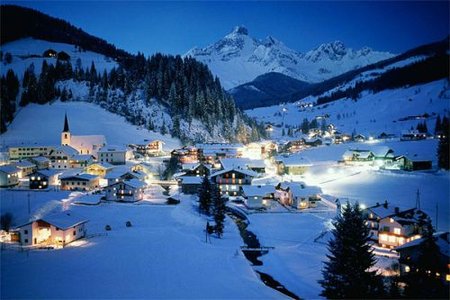 晨看*疆新**|春运火车票限售放宽至15张,丝绸之路冰雪风情节启动